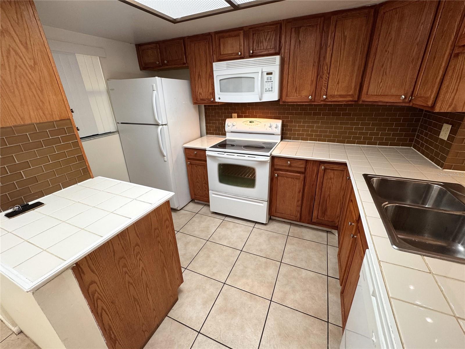 Image 3 of 23 For 4989 Puritan Circle O502