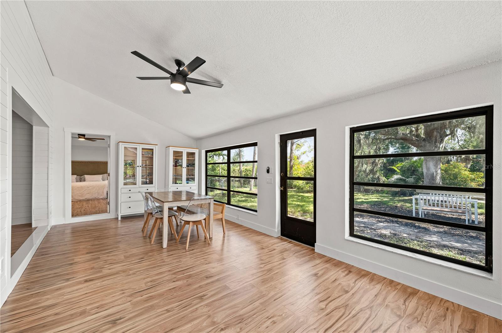 Image 22 of 47 For 5700 Oakview Lane