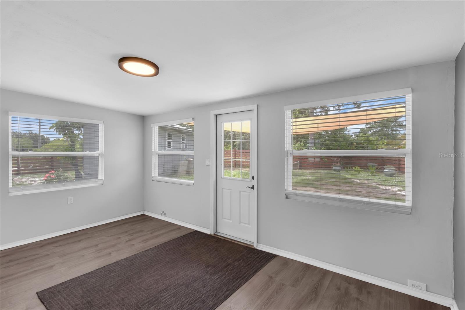 Image 18 of 24 For 9601 Gulfstream Blvd