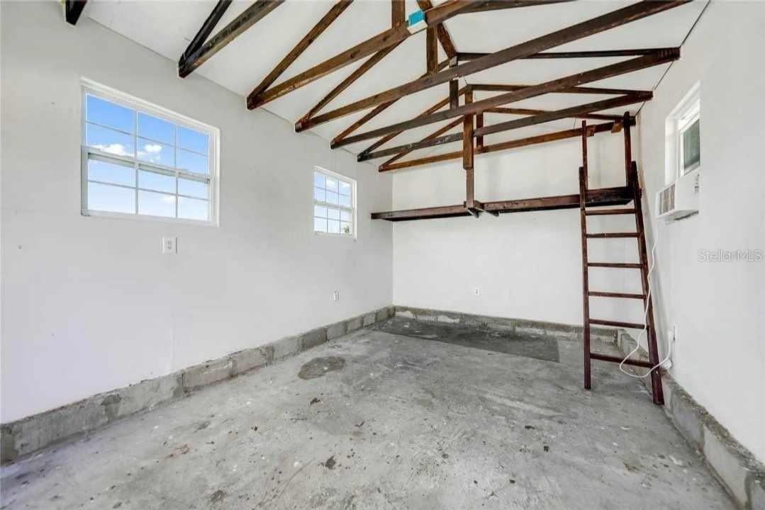 Image 21 of 24 For 9601 Gulfstream Blvd