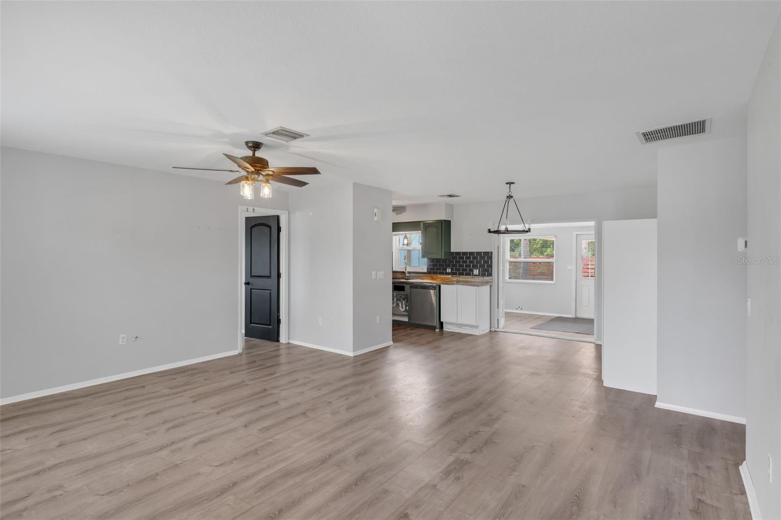 Image 4 of 24 For 9601 Gulfstream Blvd
