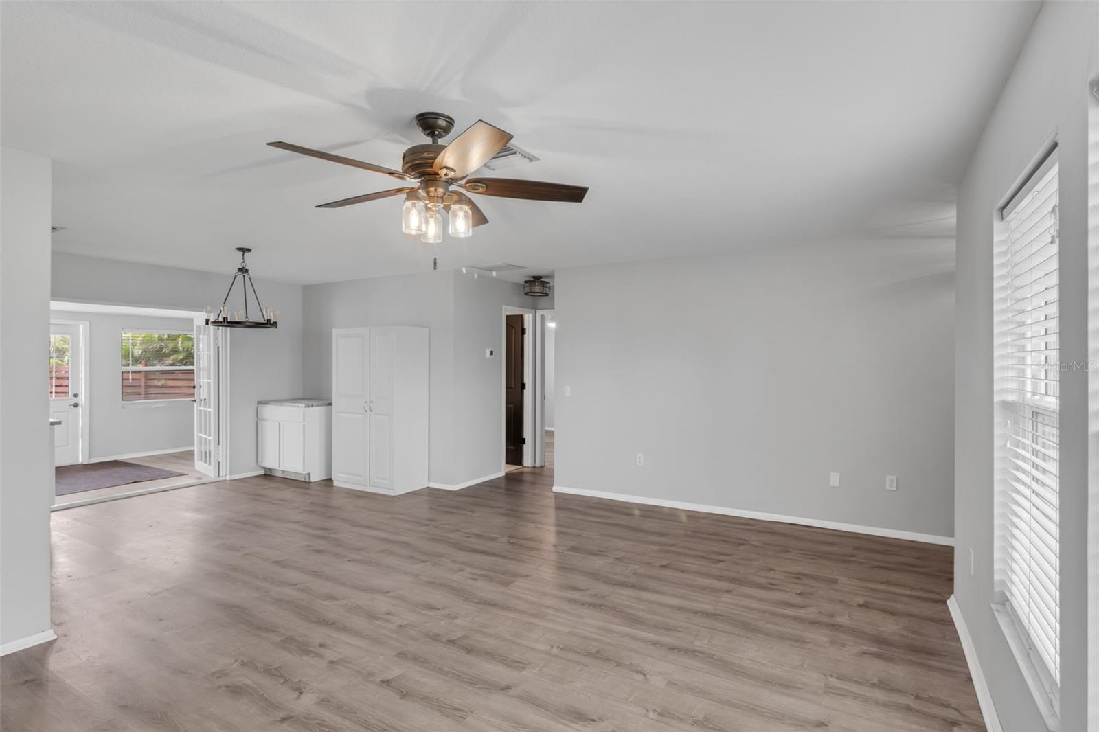 Image 5 of 24 For 9601 Gulfstream Blvd