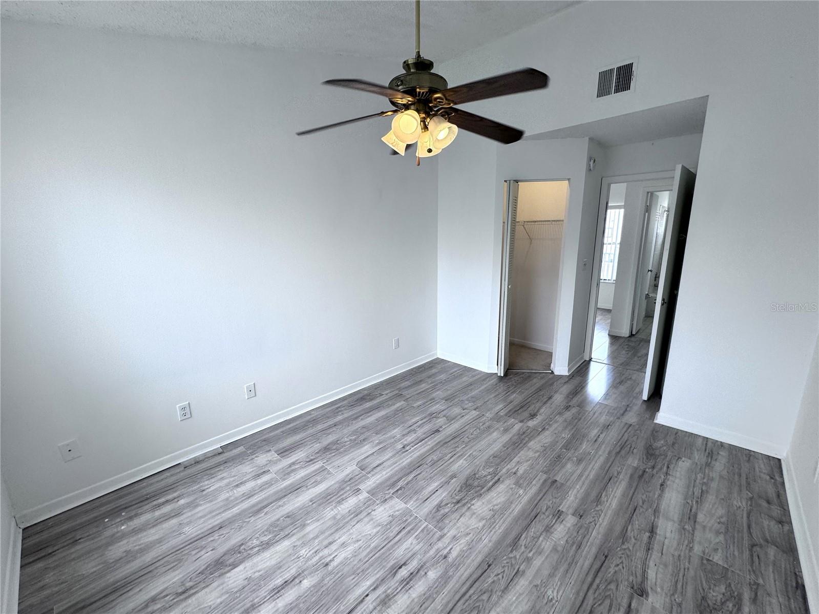 Image 11 of 18 For 2512 Woodgate Boulevard 204