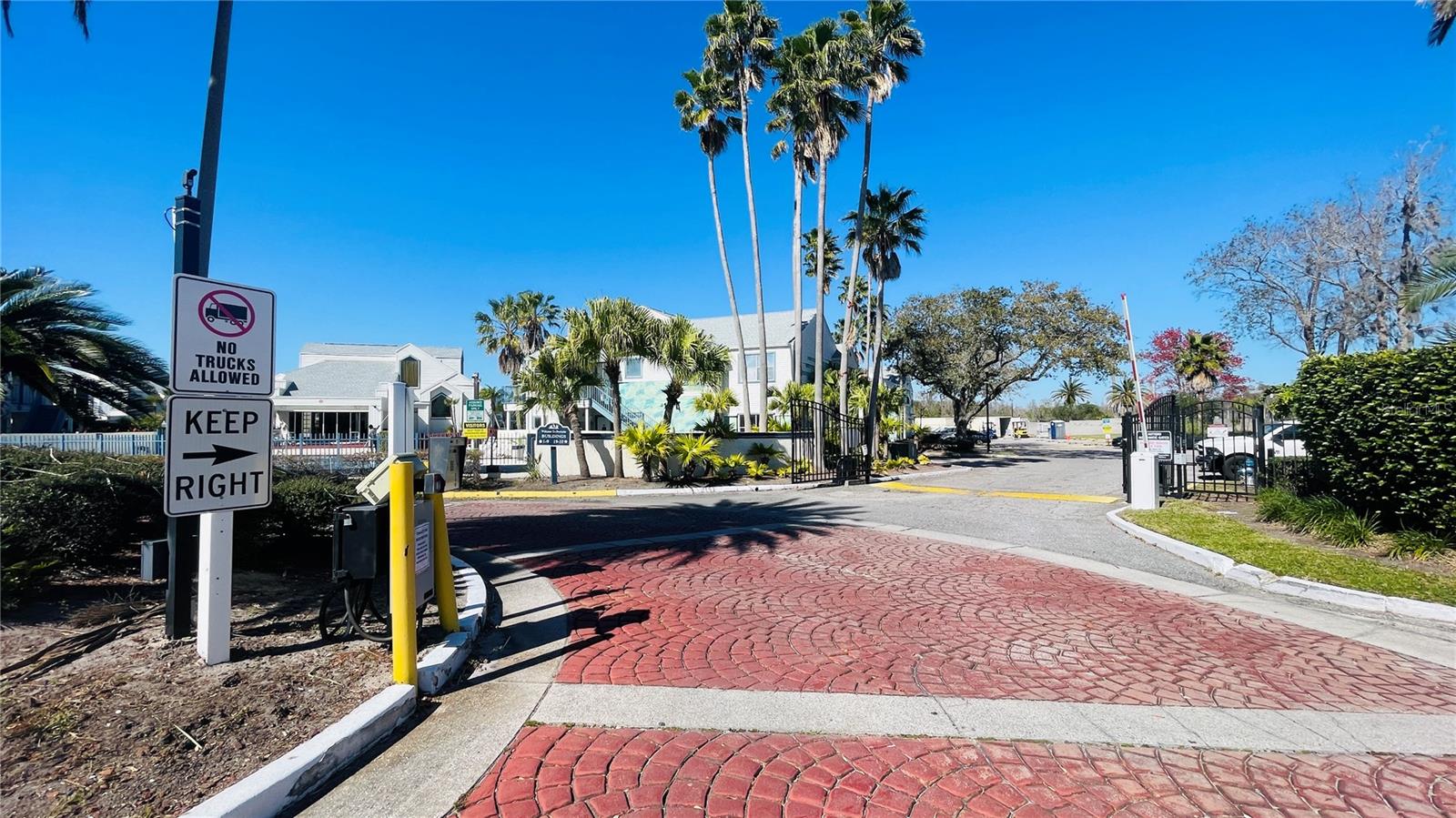Image 19 of 21 For 2512 Woodgate Boulevard 204