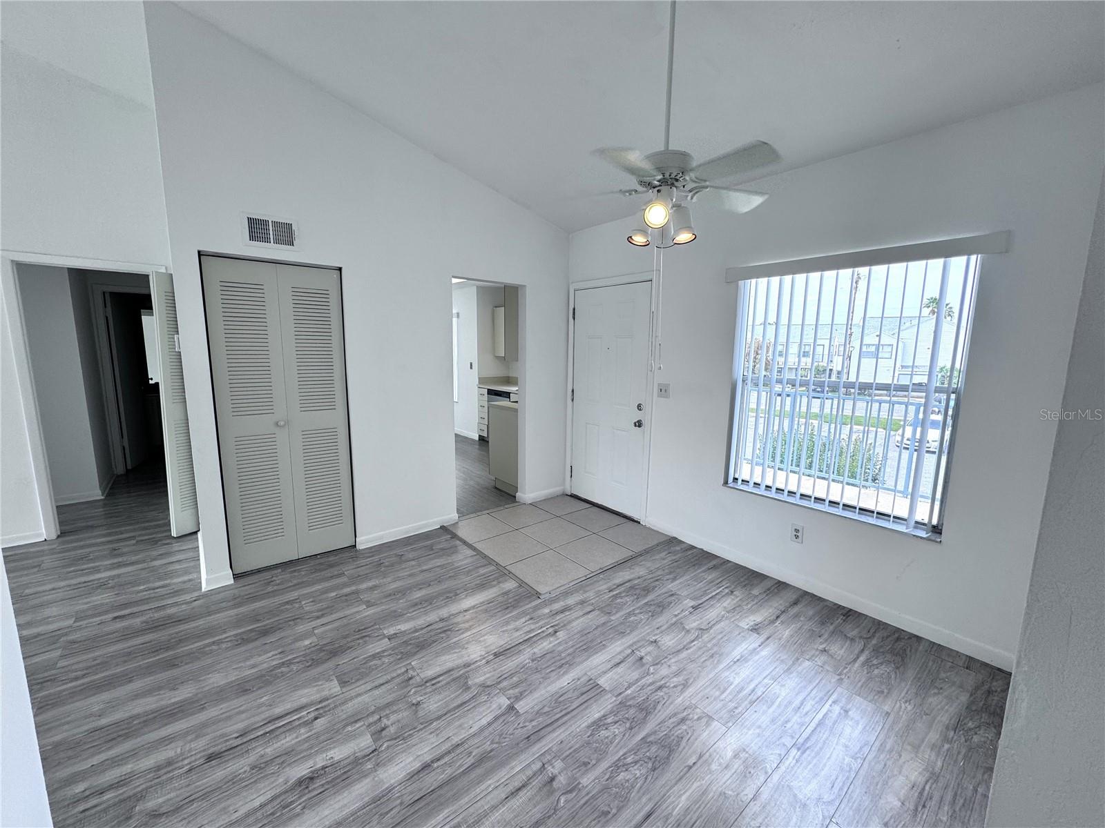 Image 4 of 18 For 2512 Woodgate Boulevard 204