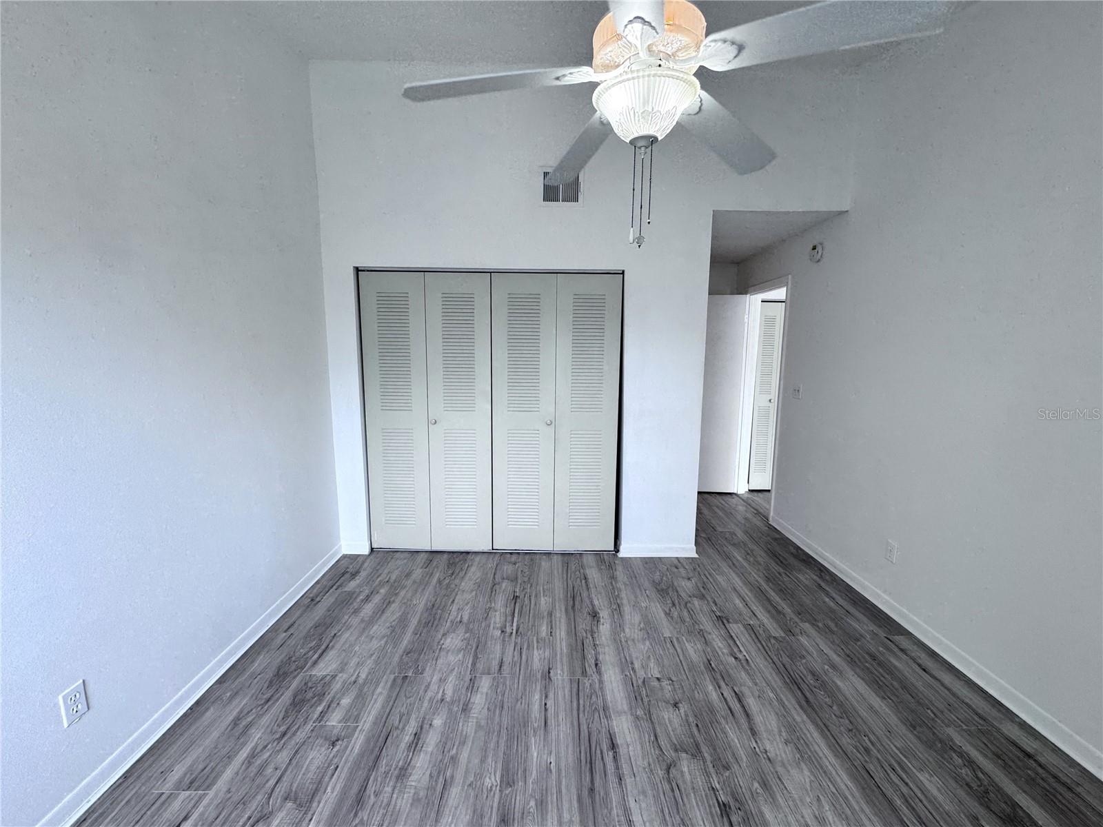 Image 7 of 18 For 2512 Woodgate Boulevard 204