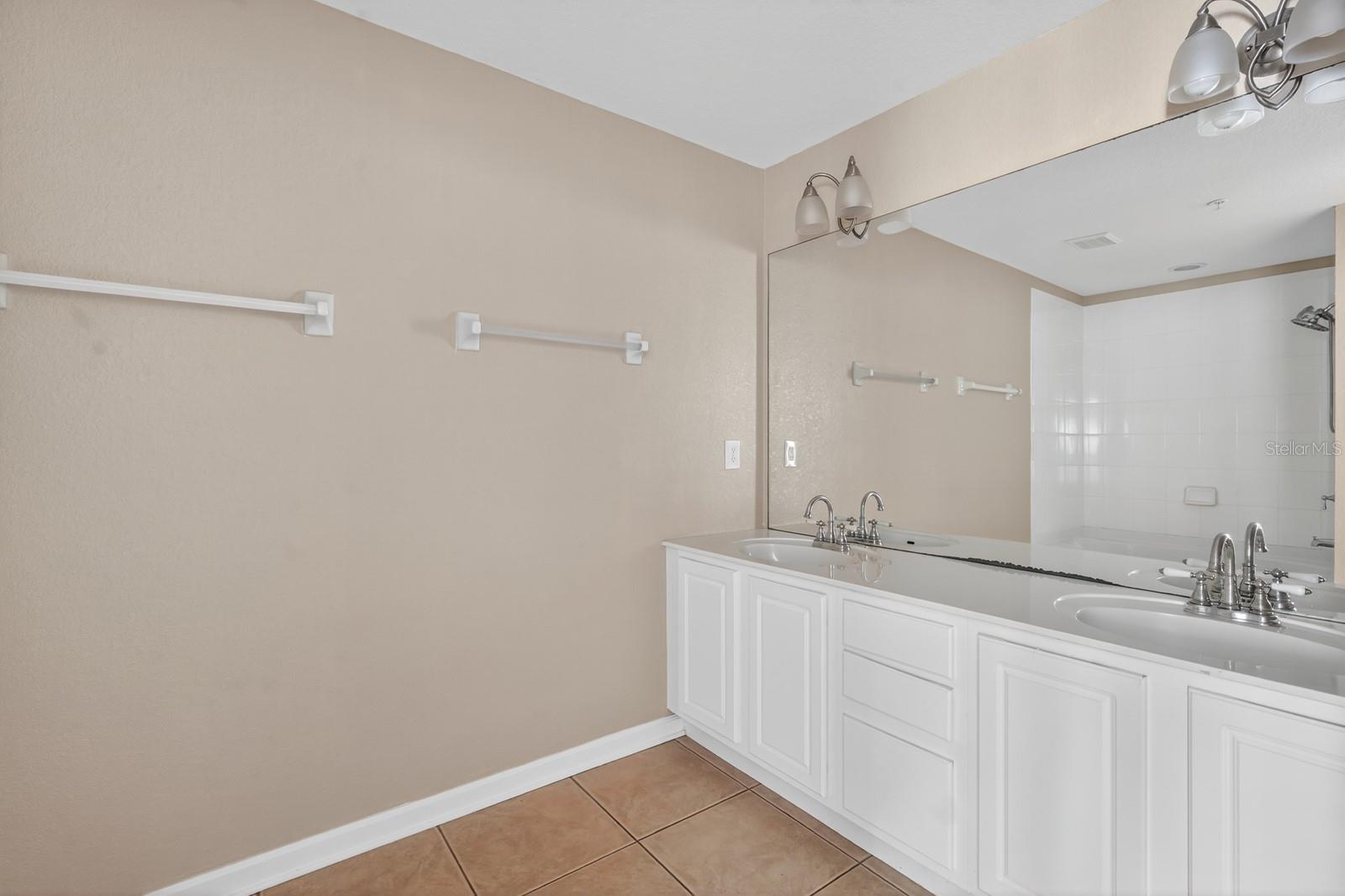Image 12 of 20 For 7119 Showcase Lane