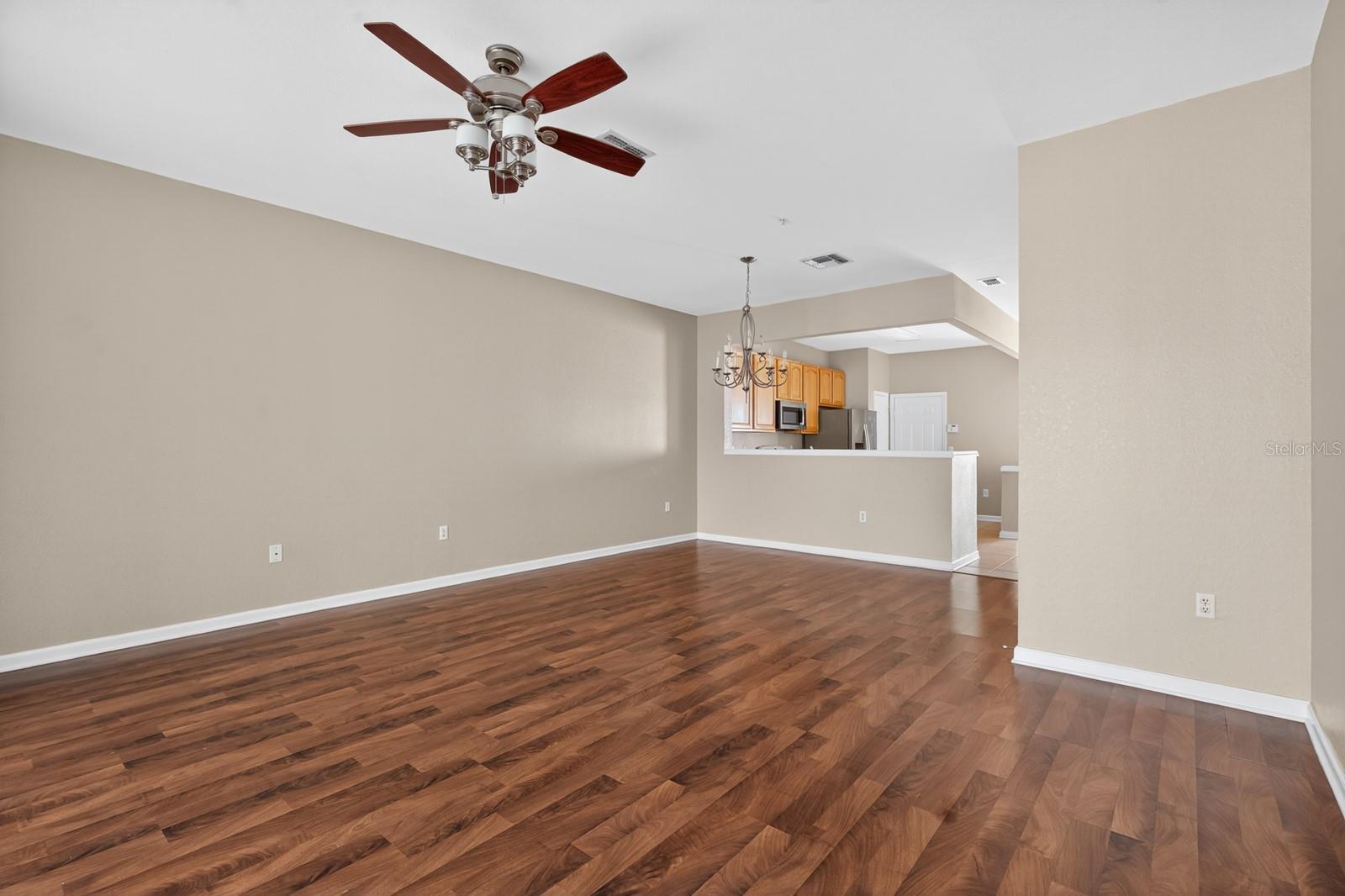 Image 4 of 20 For 7119 Showcase Lane