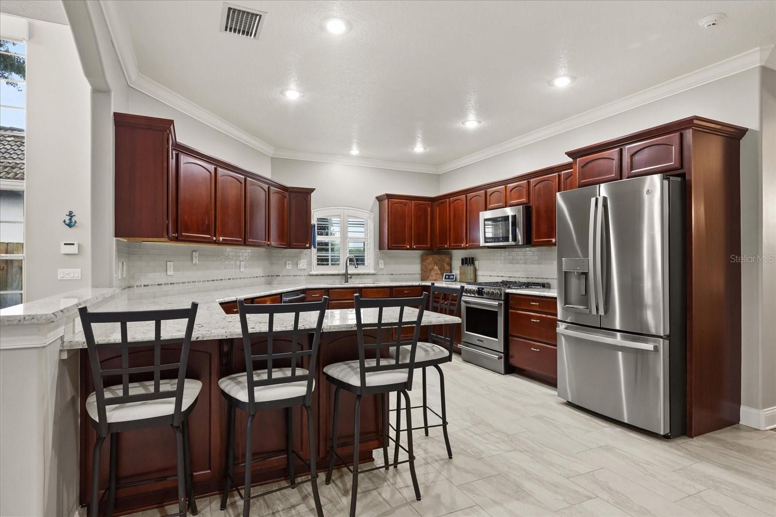 Image 11 of 44 For 512 Clarendon Avenue