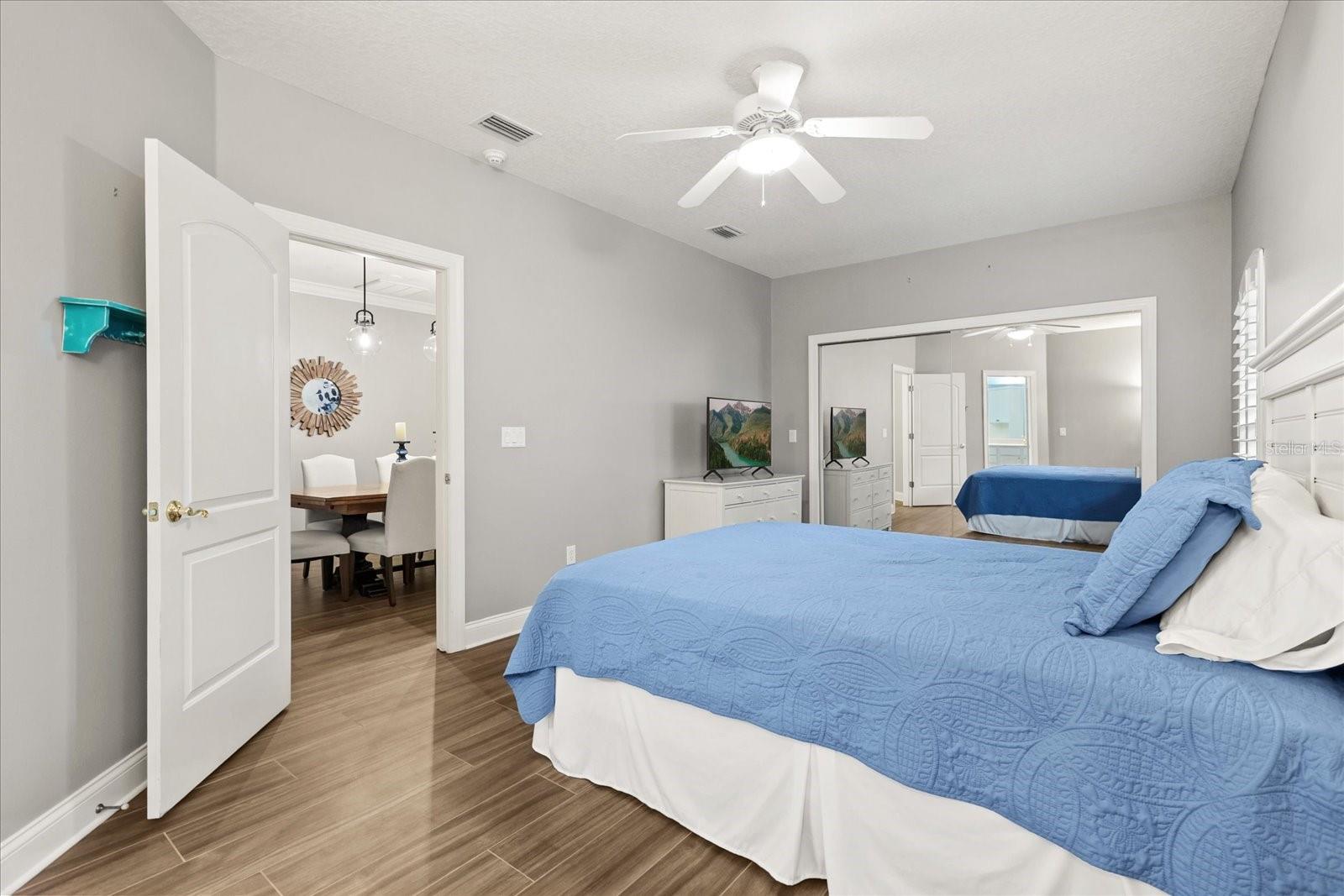 Image 15 of 44 For 512 Clarendon Avenue