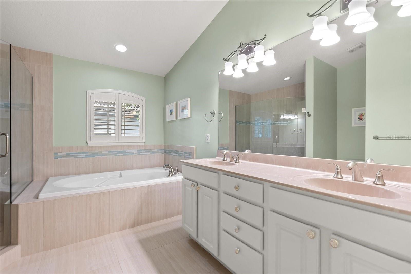 Image 24 of 44 For 512 Clarendon Avenue