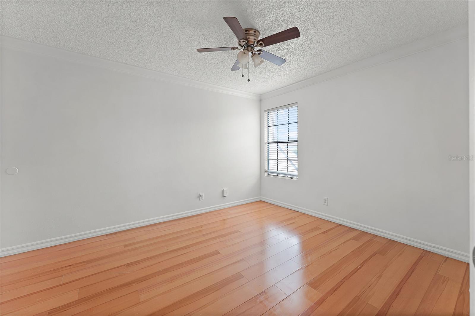 Image 11 of 23 For 415 Lakepointe Drive 207