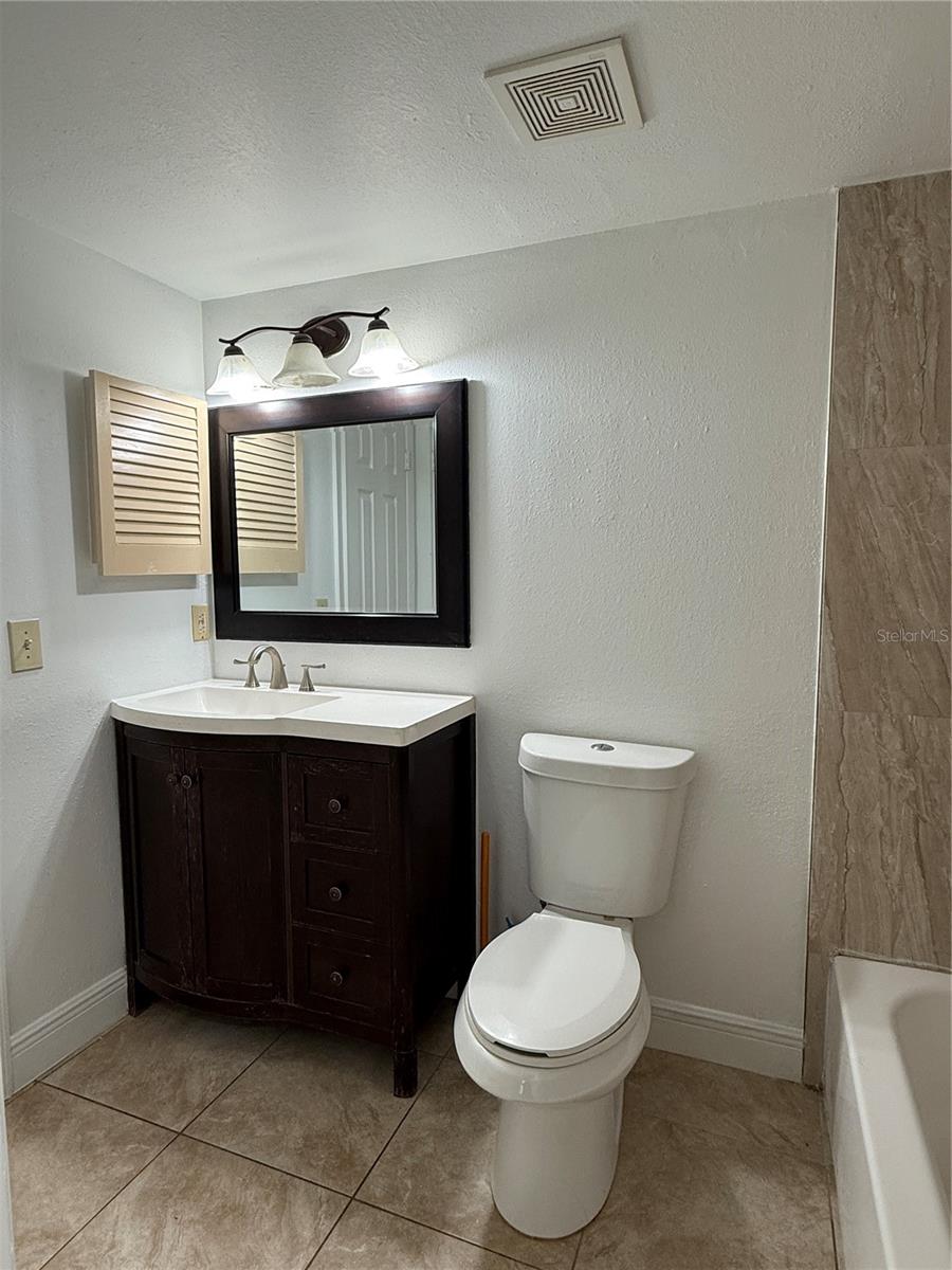 Image 15 of 27 For 238 Riverbend Drive 105