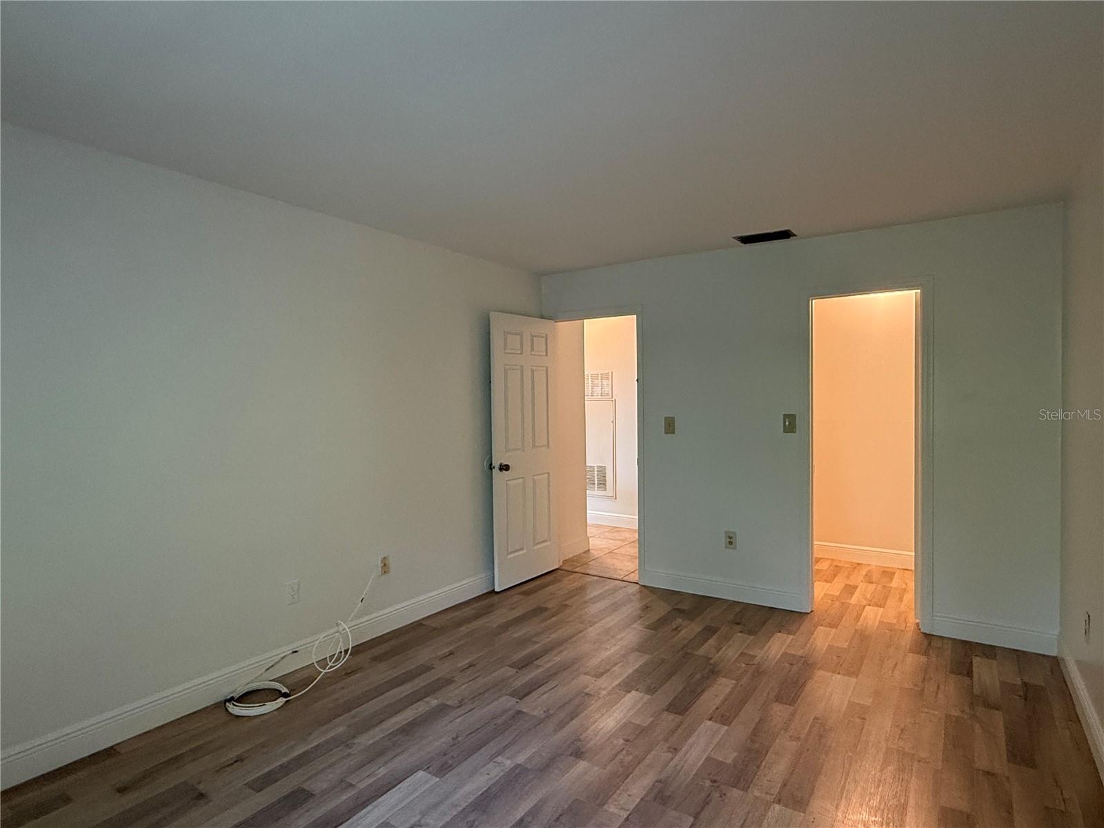 Image 19 of 27 For 238 Riverbend Drive 105