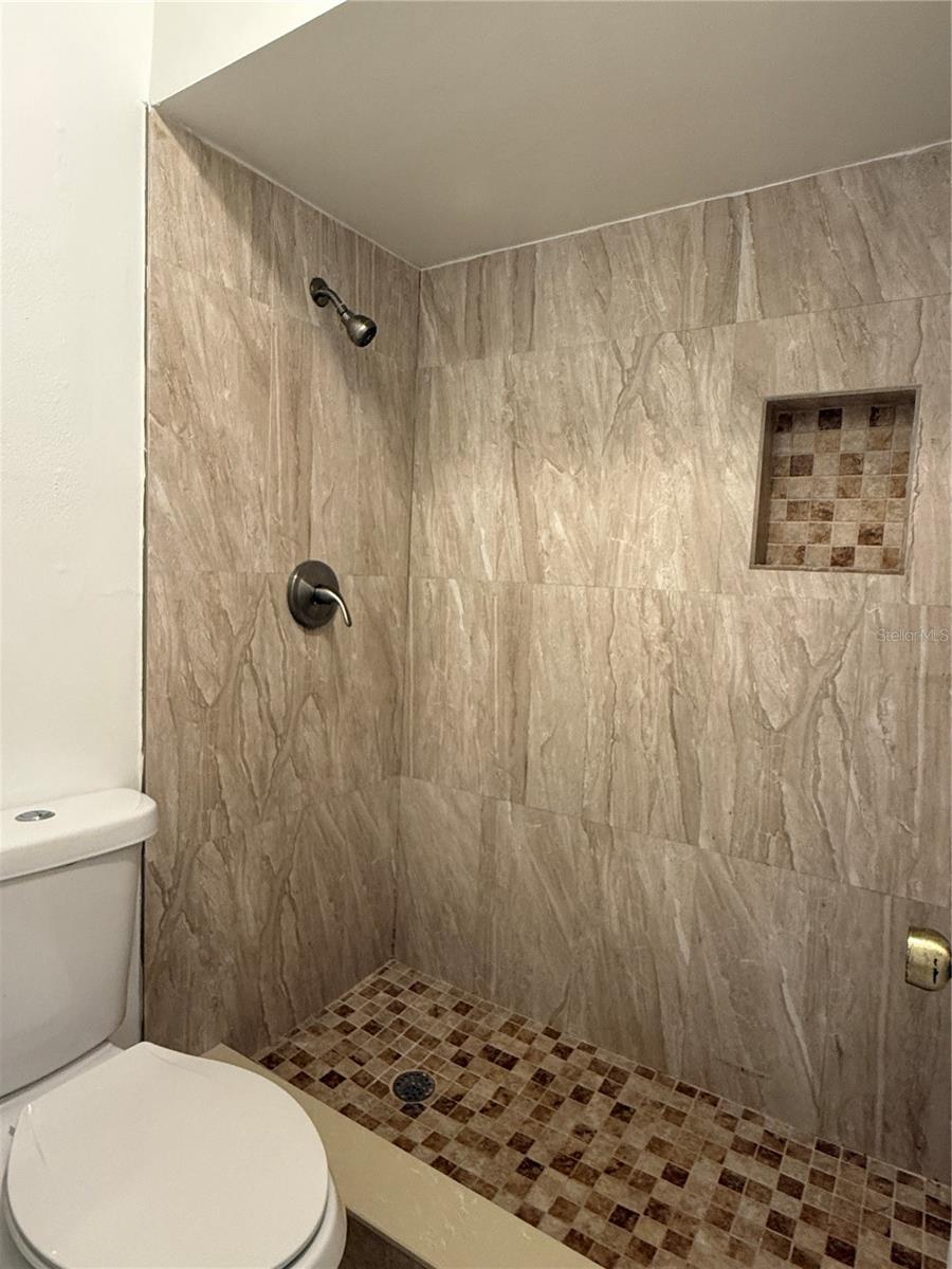 Image 21 of 27 For 238 Riverbend Drive 105