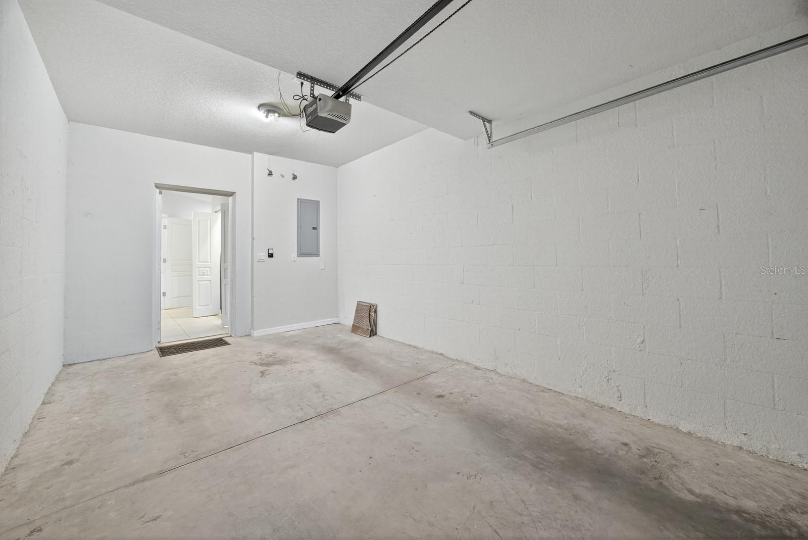 Image 27 of 41 For 8356 Bella Tierra Court