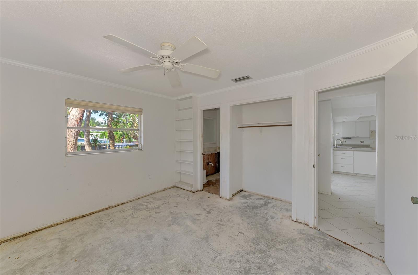 Image 11 of 24 For 568 Venice Lane