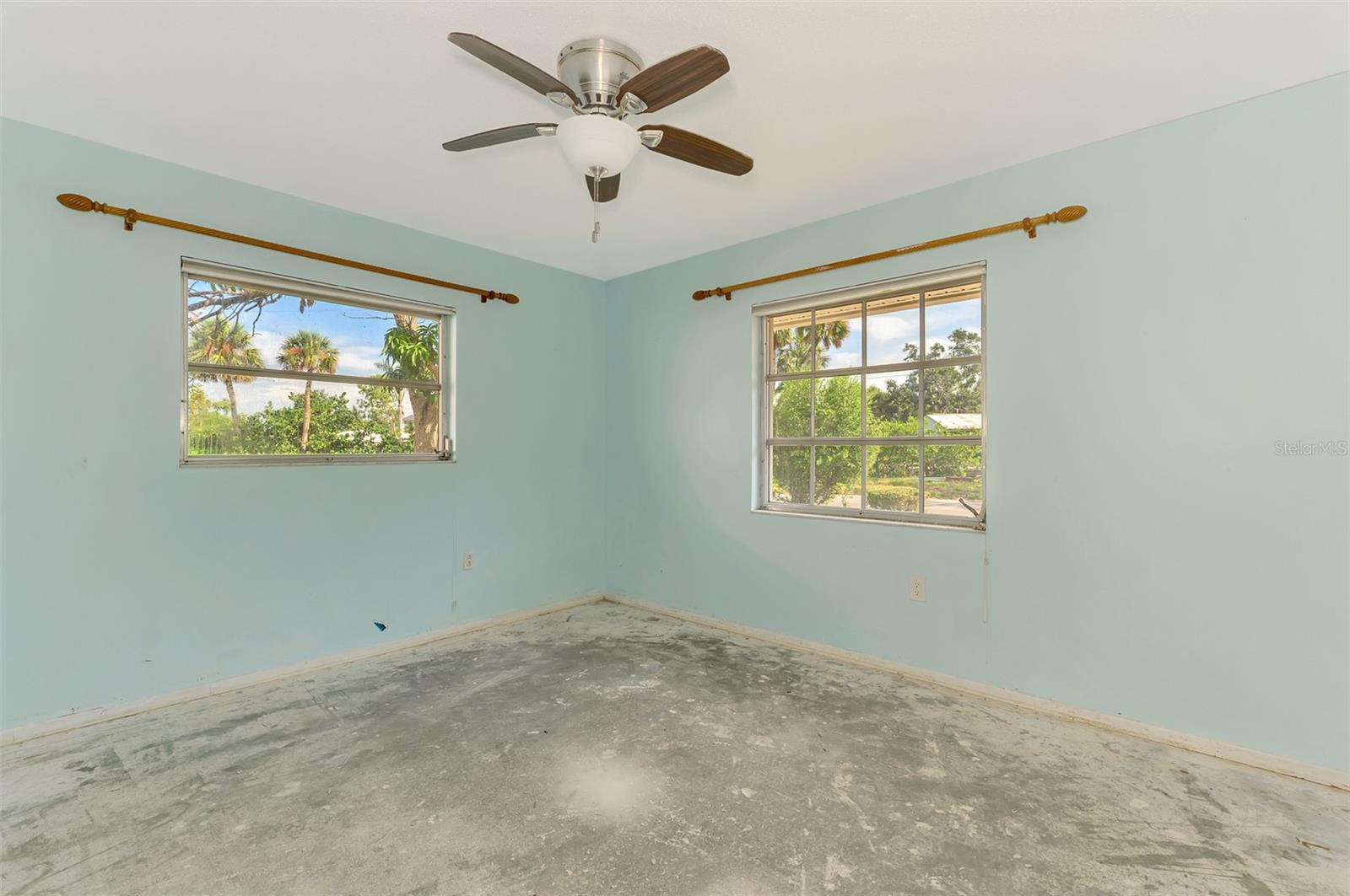 Image 13 of 24 For 568 Venice Lane