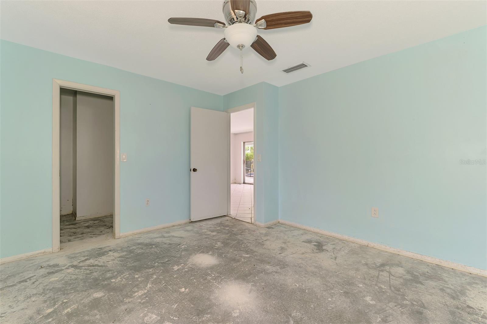 Image 14 of 24 For 568 Venice Lane