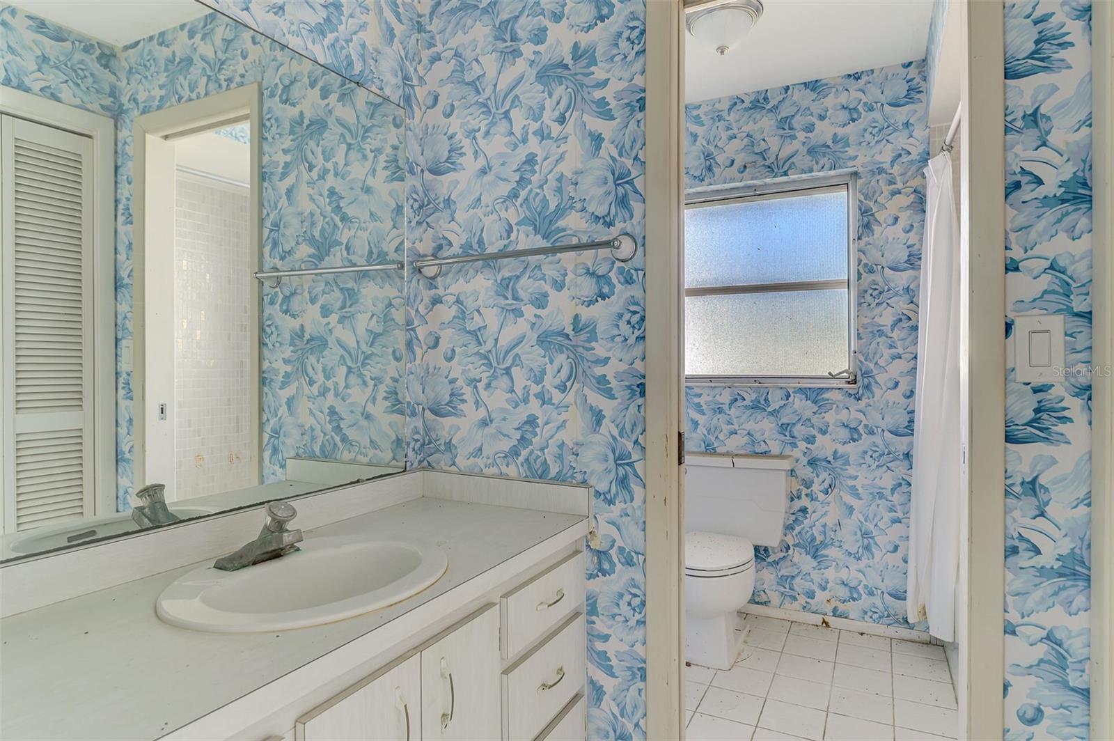Image 15 of 24 For 568 Venice Lane