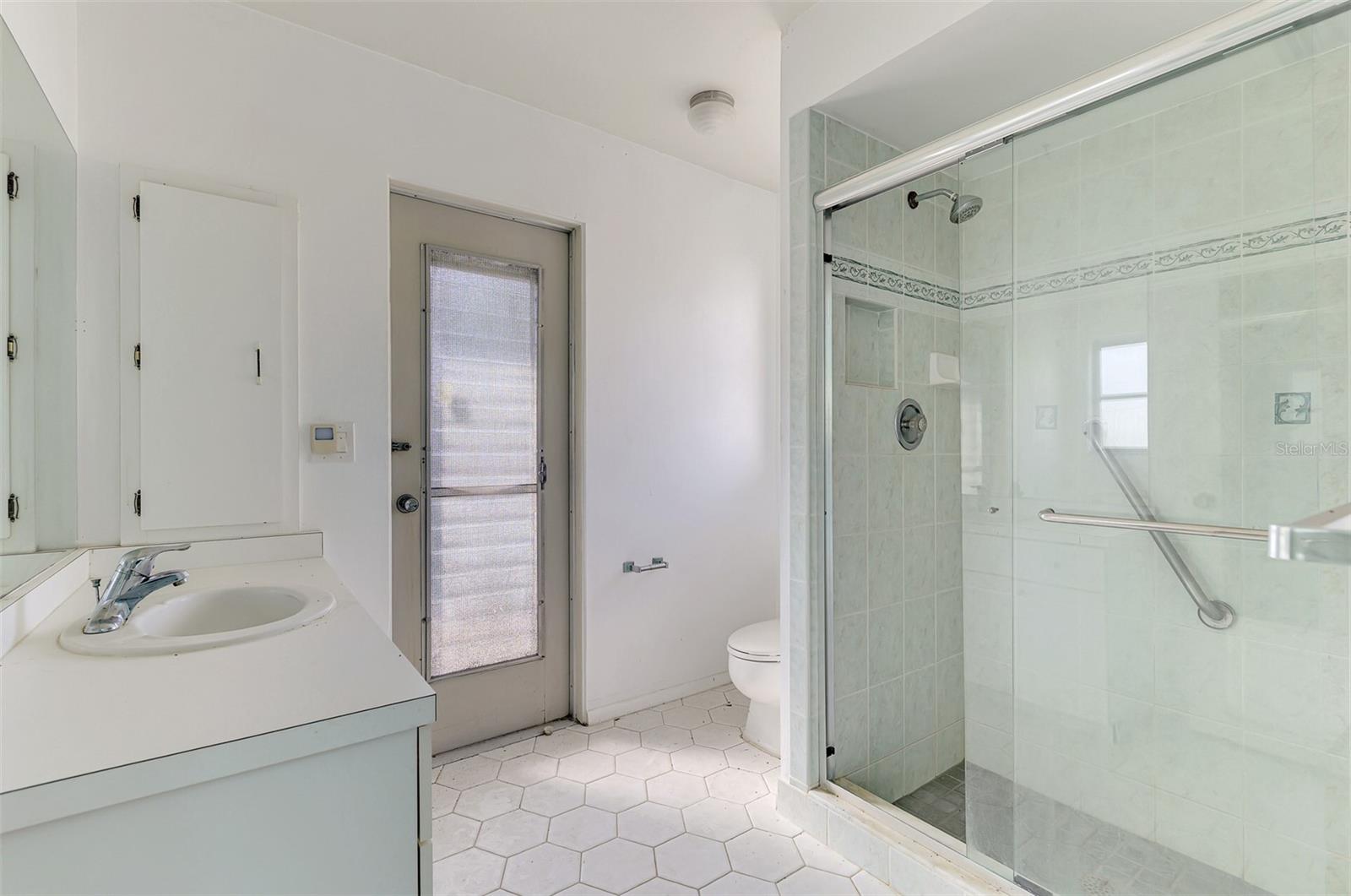Image 18 of 24 For 568 Venice Lane
