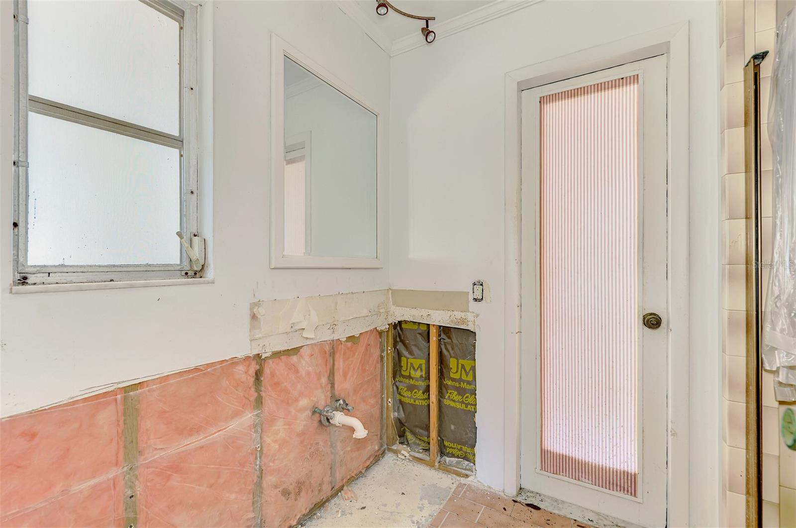Image 19 of 24 For 568 Venice Lane