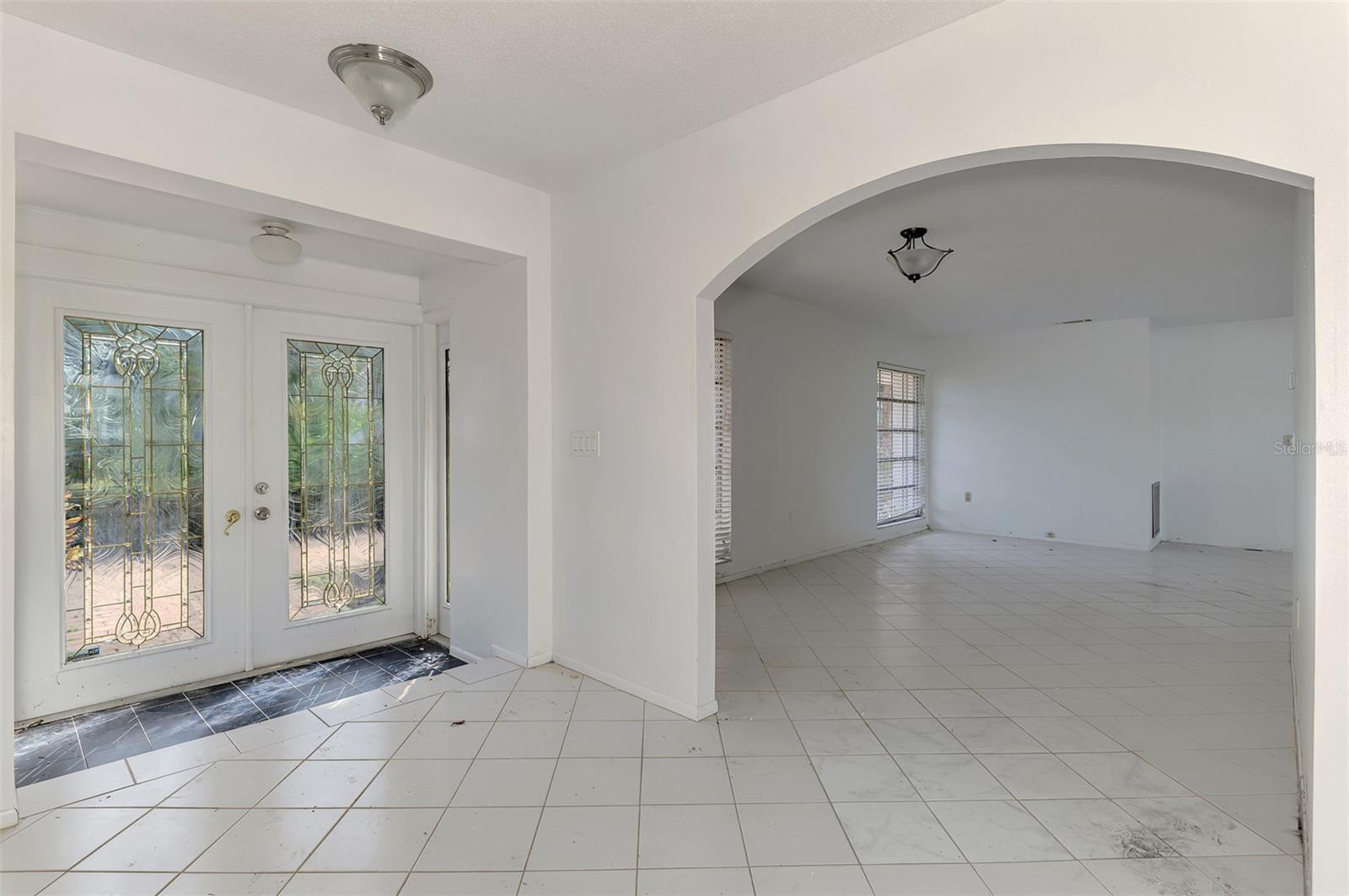 Image 4 of 24 For 568 Venice Lane