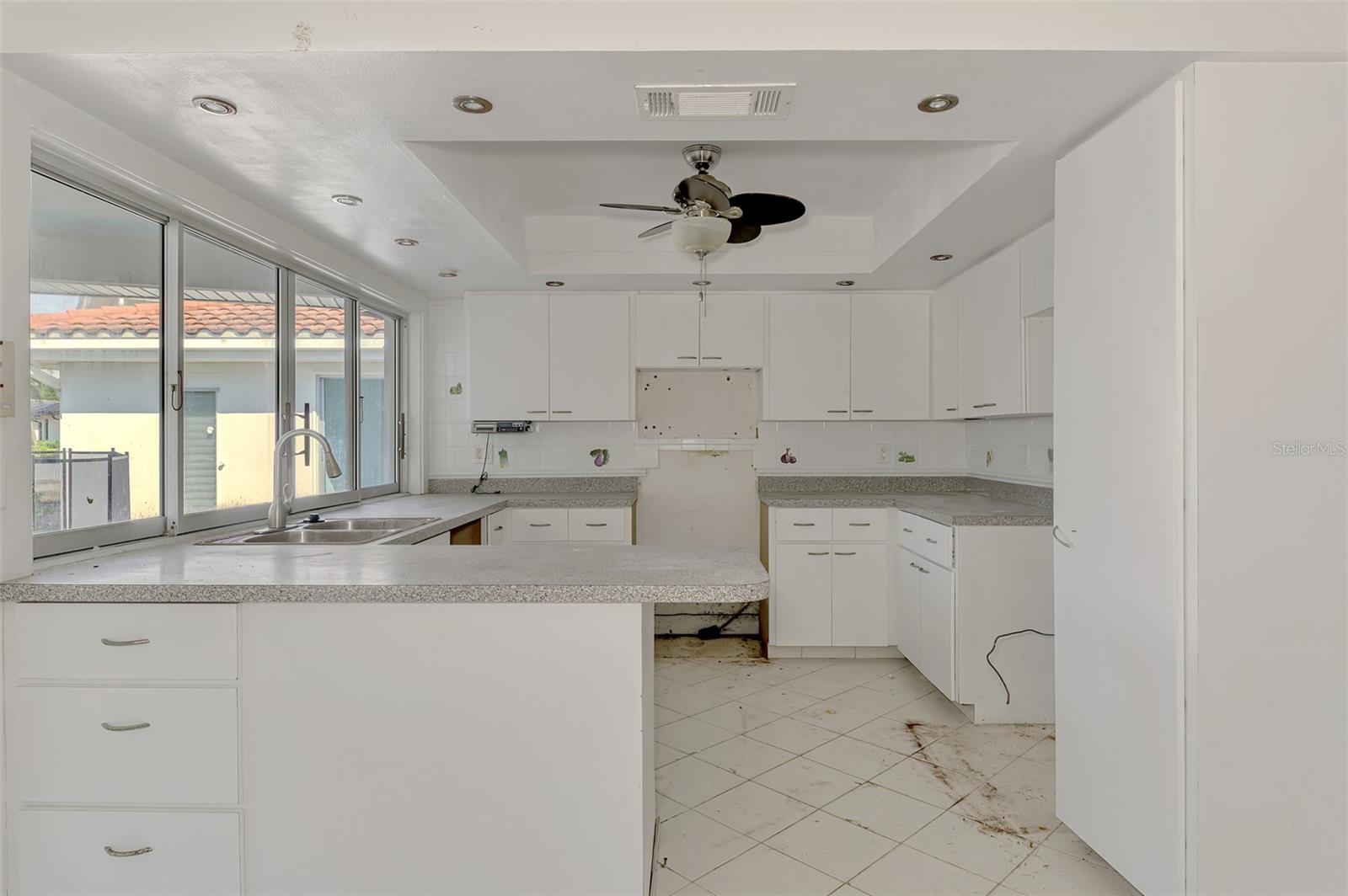 Image 9 of 24 For 568 Venice Lane