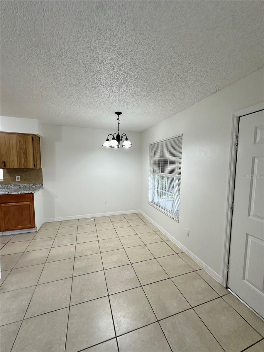 Image 5 of 18 For 463 Apopka Hills Circle