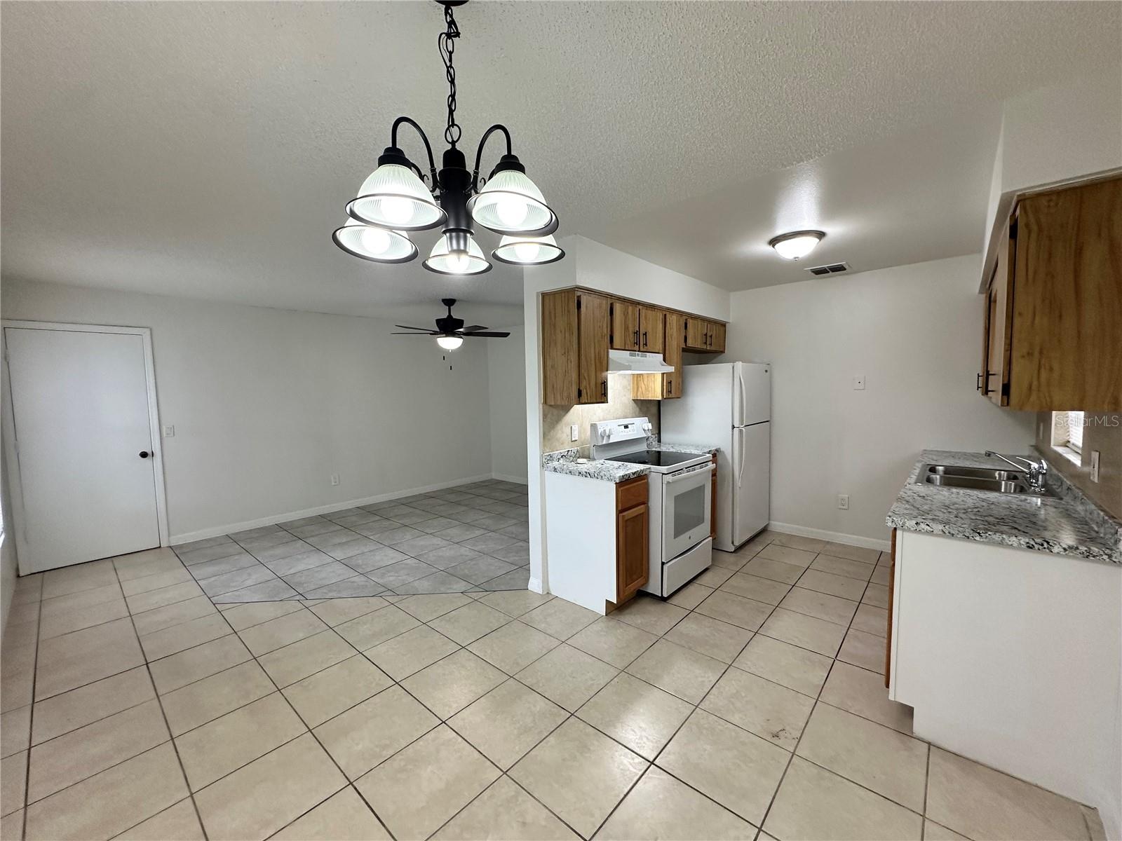 Image 6 of 18 For 463 Apopka Hills Circle