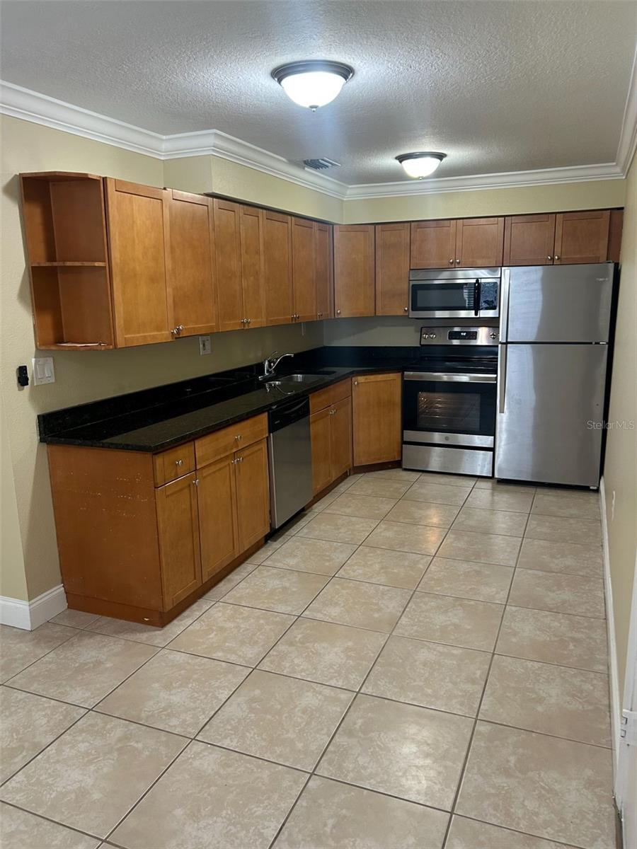 Image 2 of 9 For 5221 Bayshore Boulevard 46