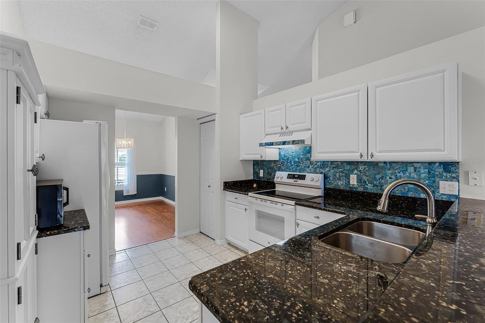 Image 18 of 35 For 1326 Hampshire Place Circle