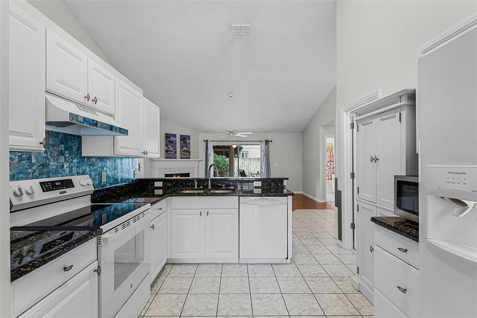Image 19 of 35 For 1326 Hampshire Place Circle