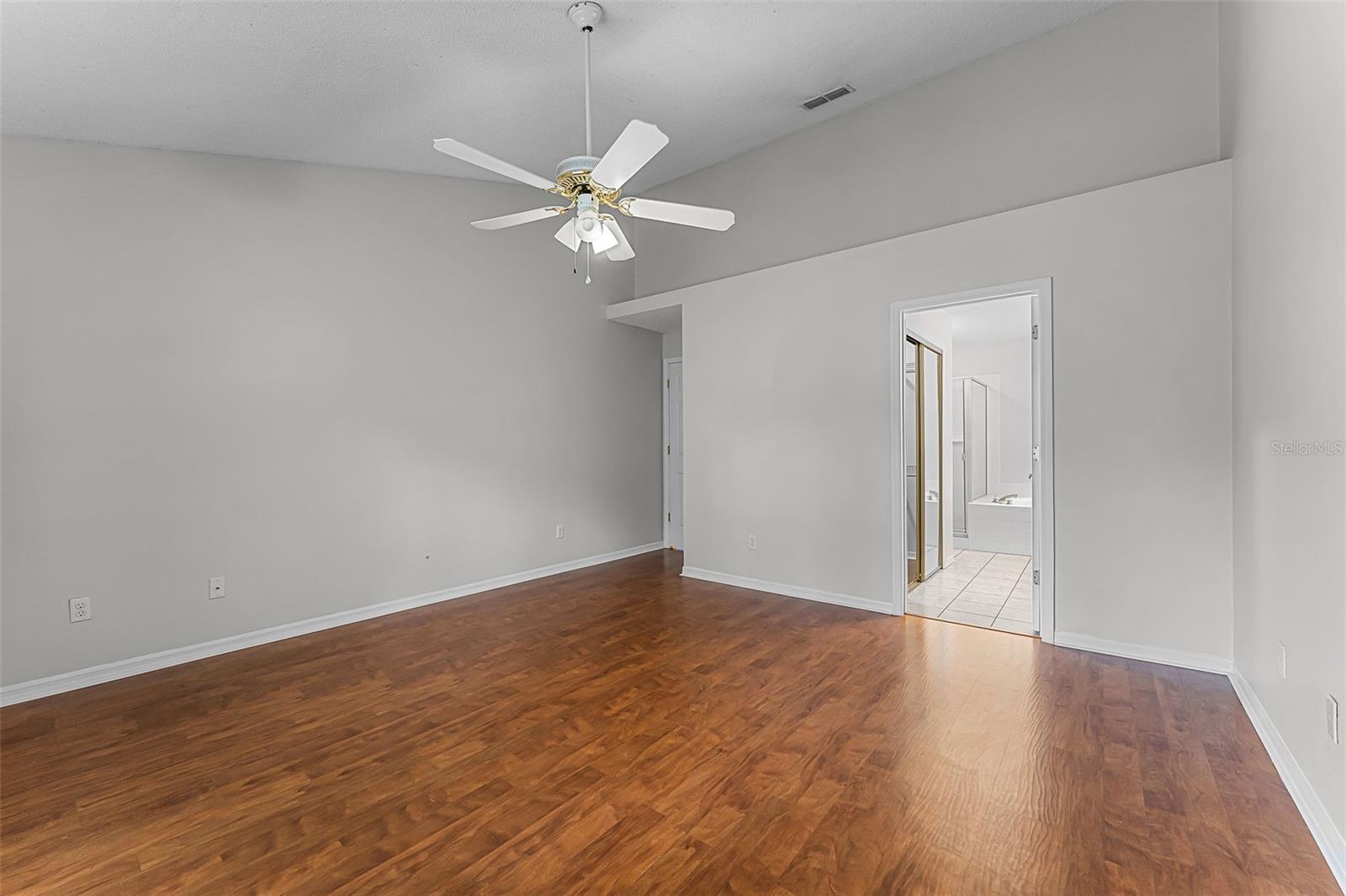 Image 21 of 35 For 1326 Hampshire Place Circle