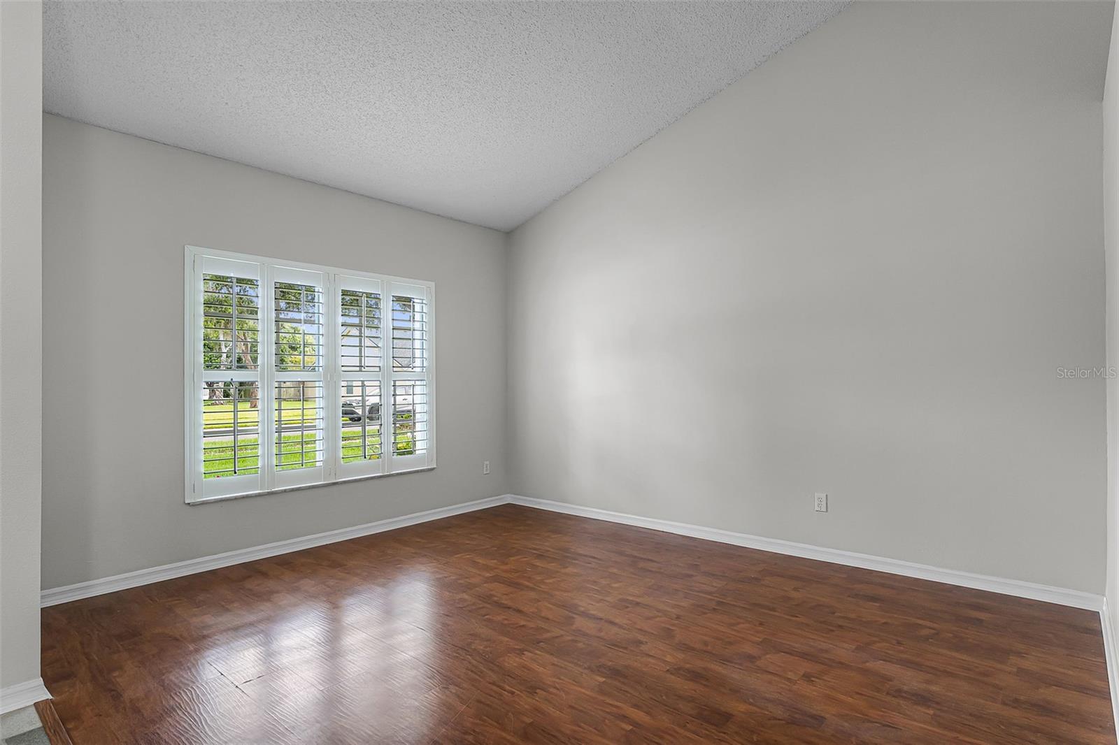 Image 5 of 35 For 1326 Hampshire Place Circle