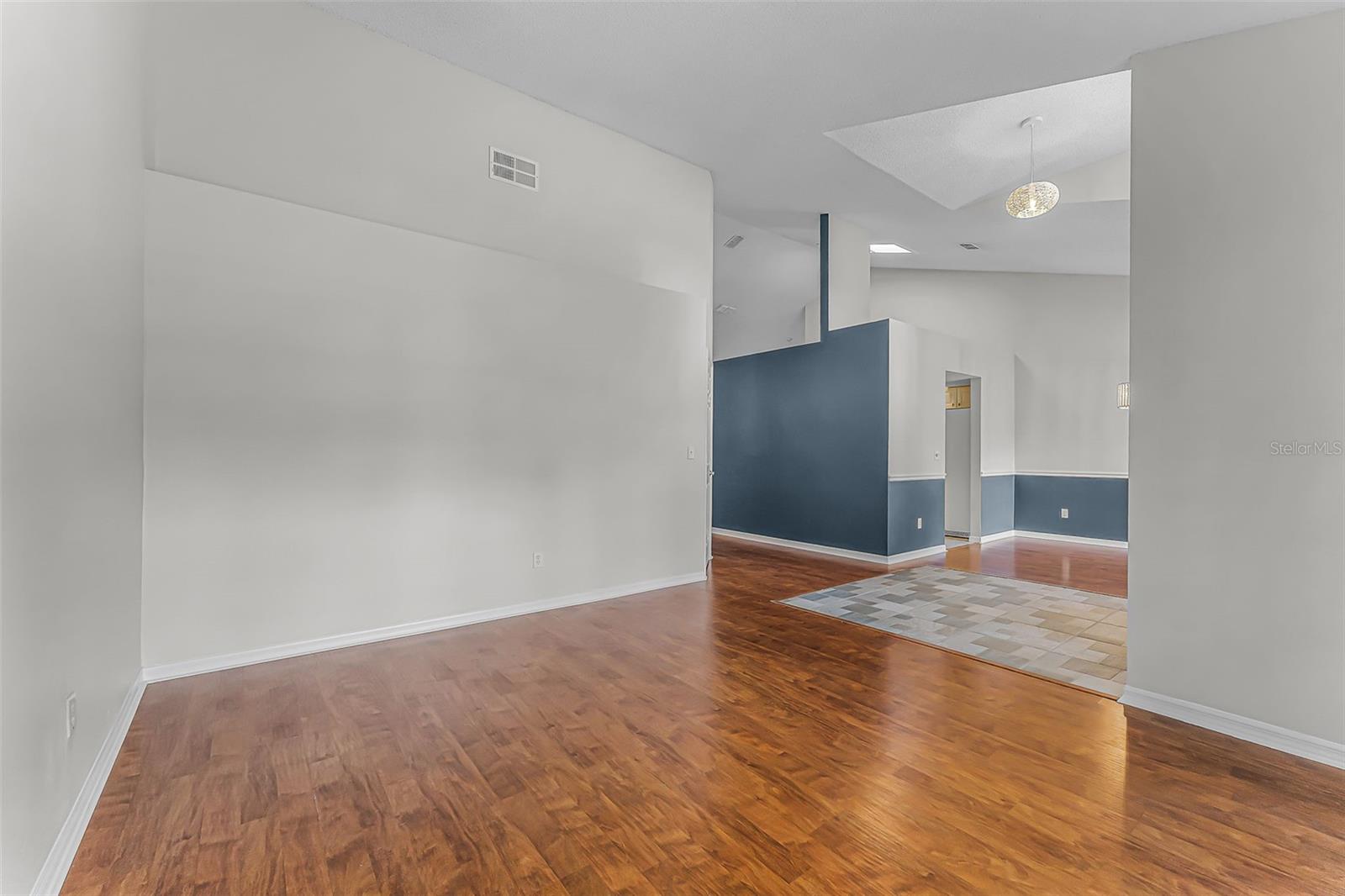 Image 7 of 35 For 1326 Hampshire Place Circle