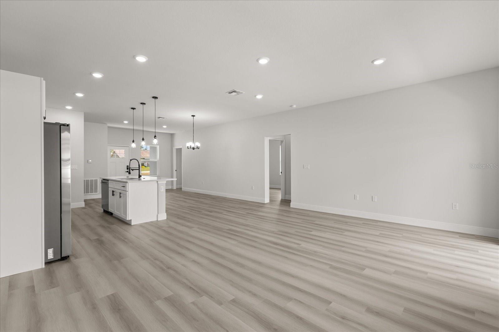 Image 11 of 33 For 1970 160th Place