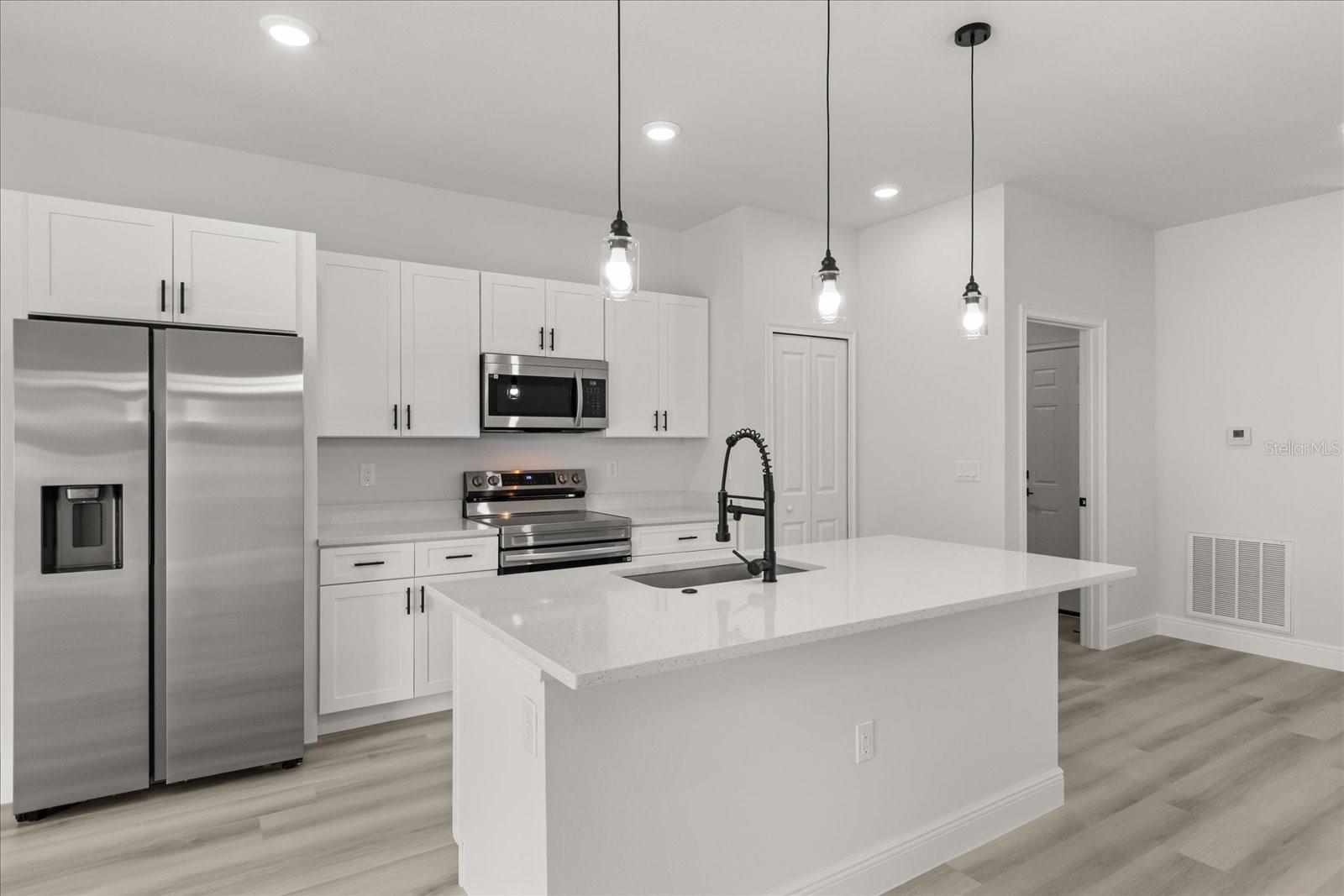 Image 14 of 33 For 1970 160th Place