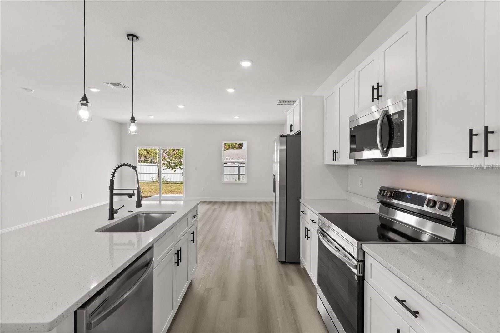 Image 15 of 33 For 1970 160th Place