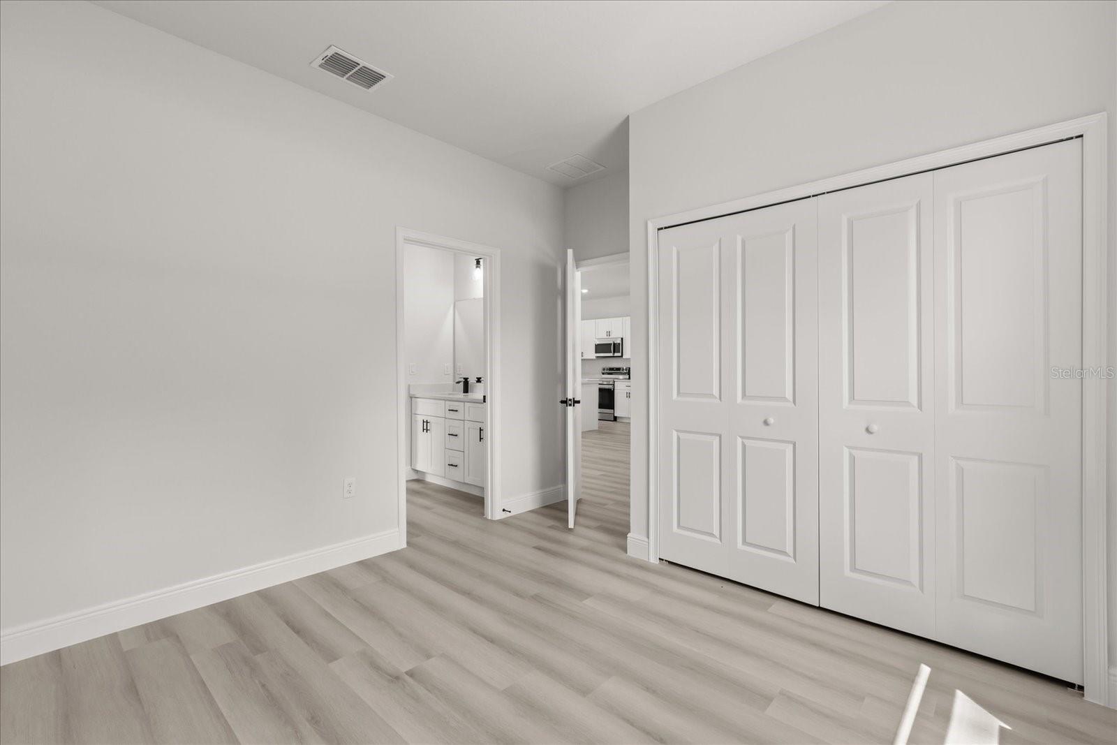 Image 19 of 33 For 1970 160th Place