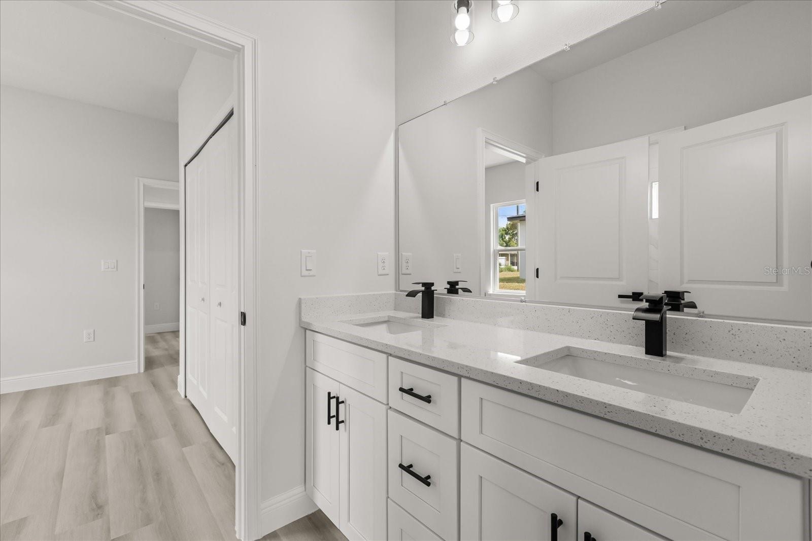 Image 20 of 33 For 1970 160th Place