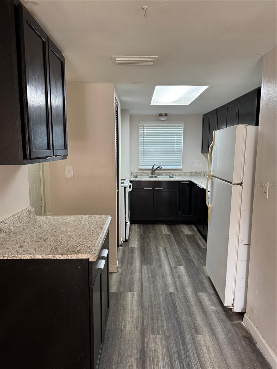 Image 4 of 22 For 2541 Myrtle Avenue A