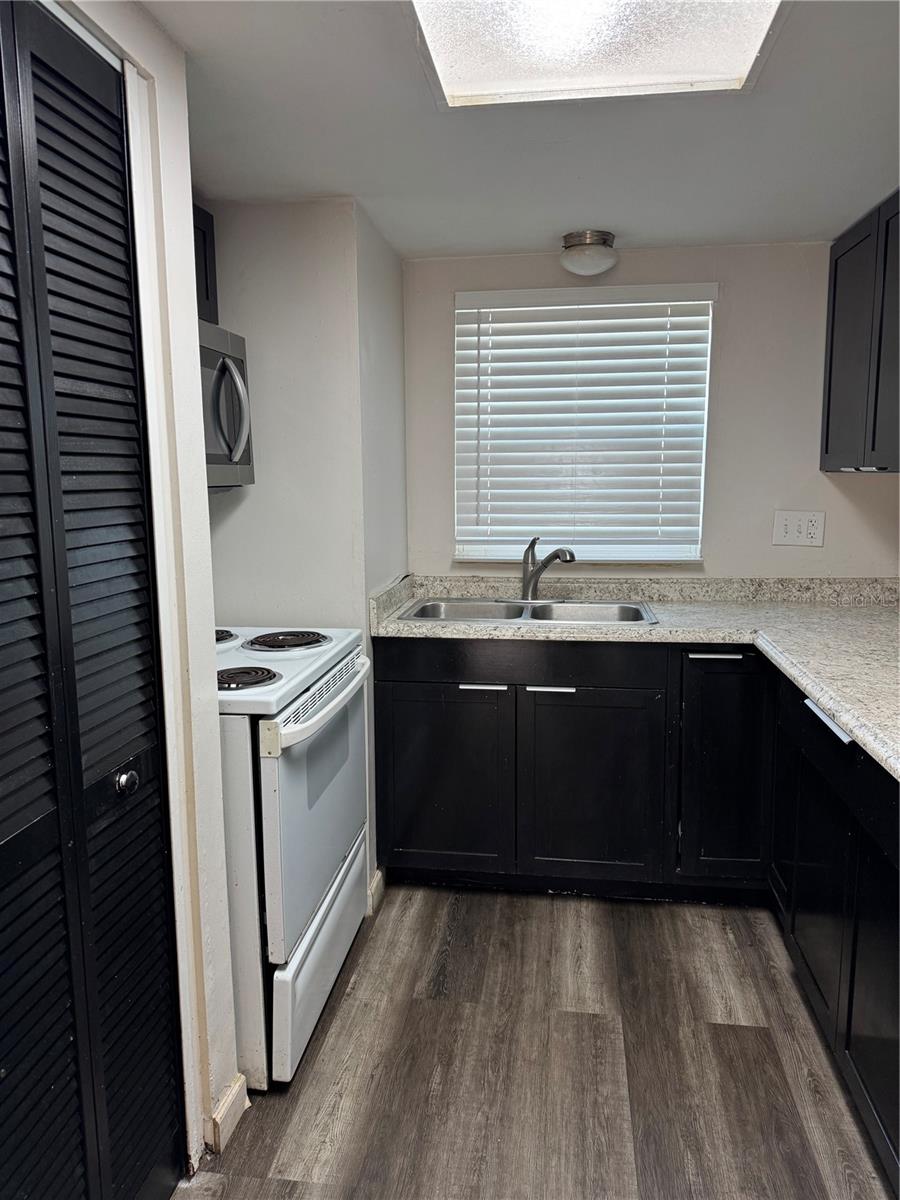 Image 5 of 22 For 2541 Myrtle Avenue A