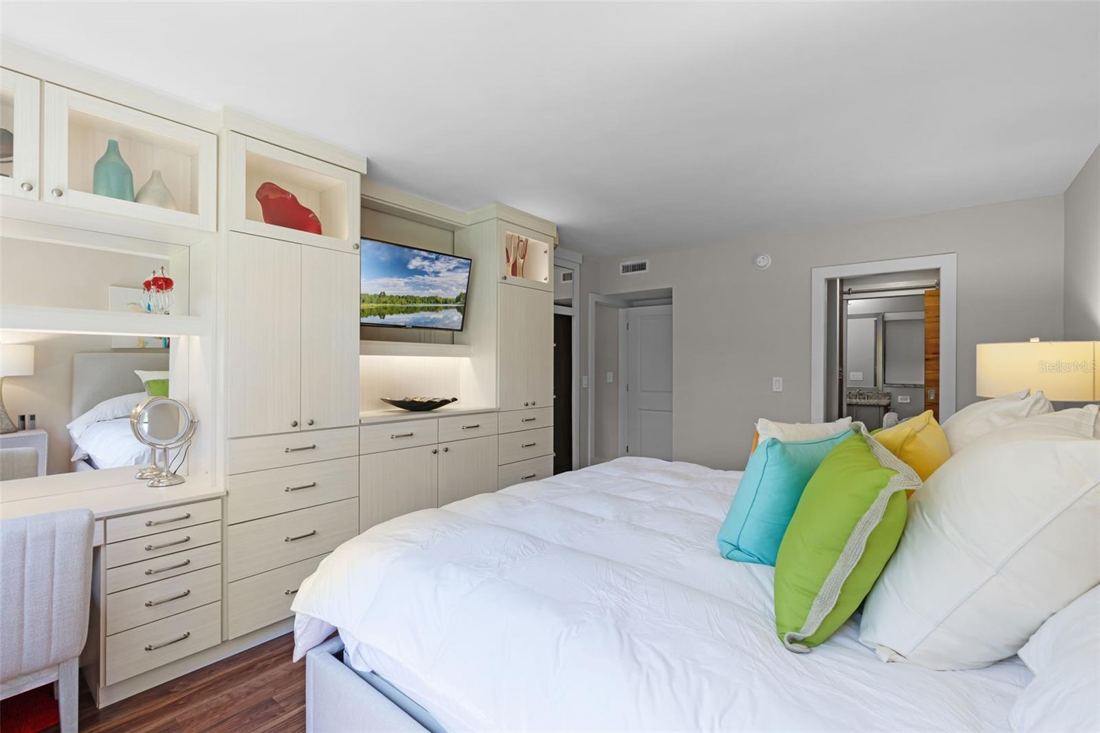 Image 33 of 51 For 100 Interlachen Avenue 204d