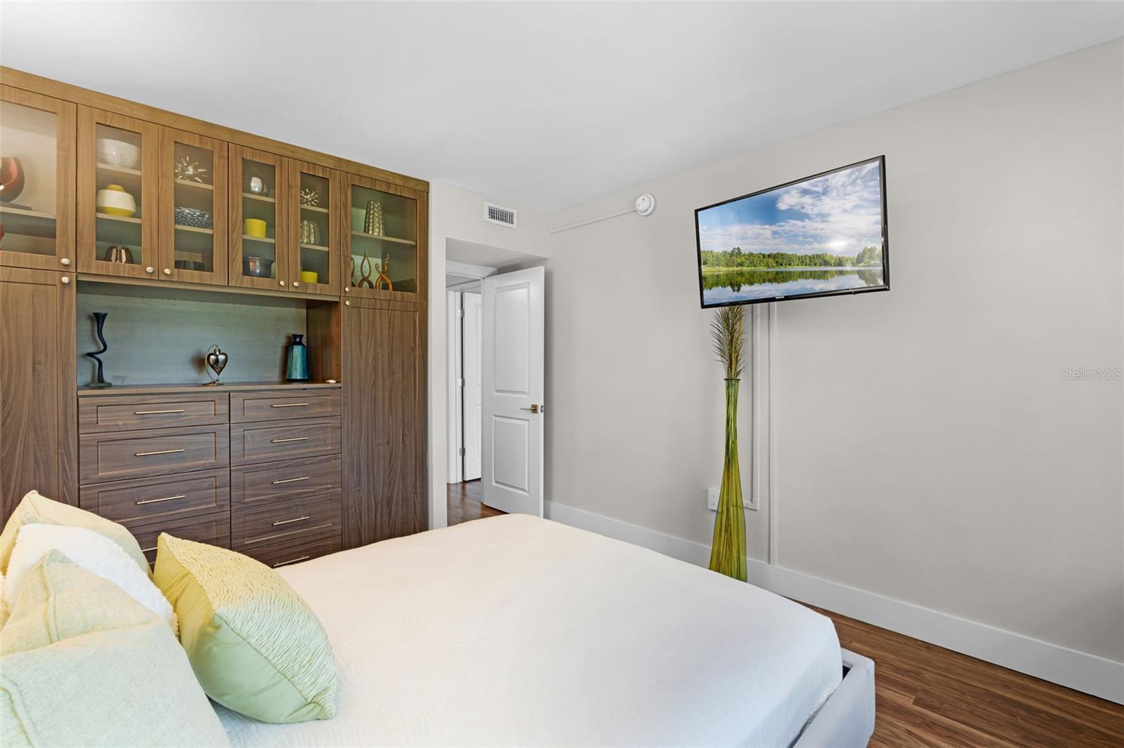 Image 40 of 51 For 100 Interlachen Avenue 204d