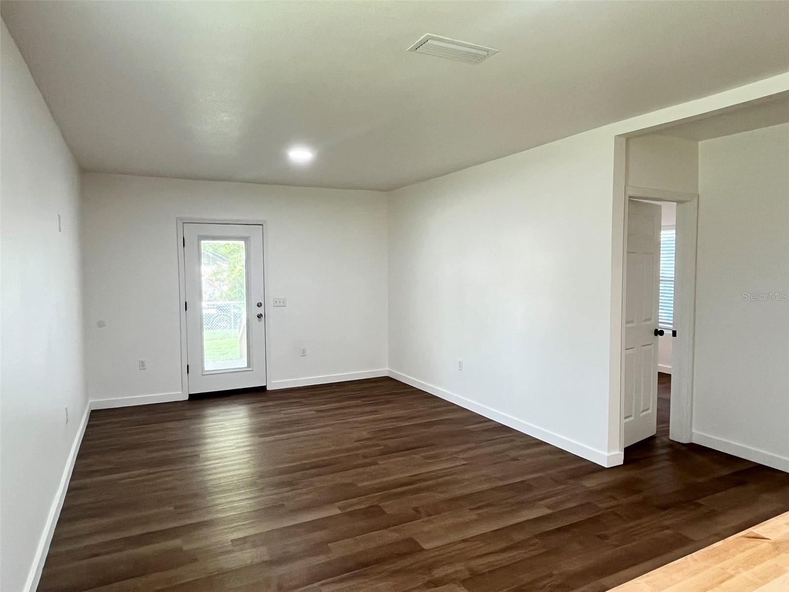 Image 2 of 16 For 1521 Nieuport Lane