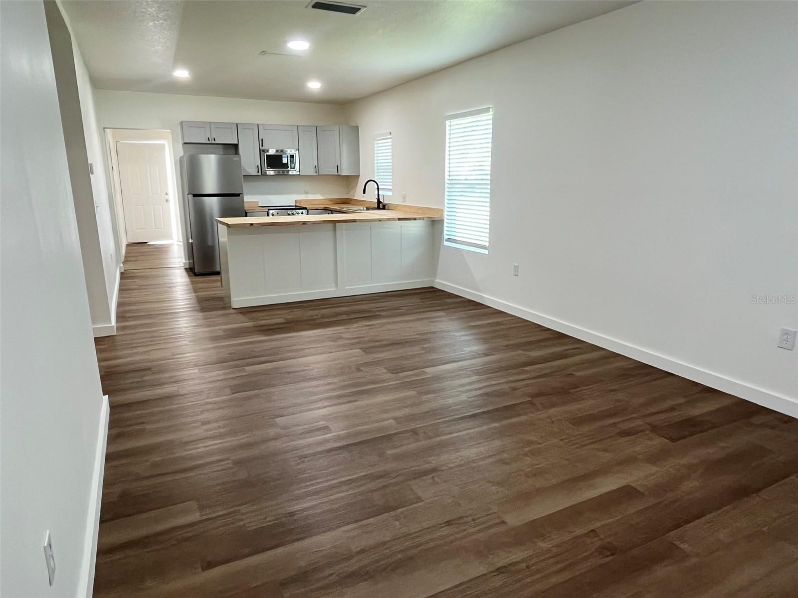 Image 5 of 16 For 1521 Nieuport Lane