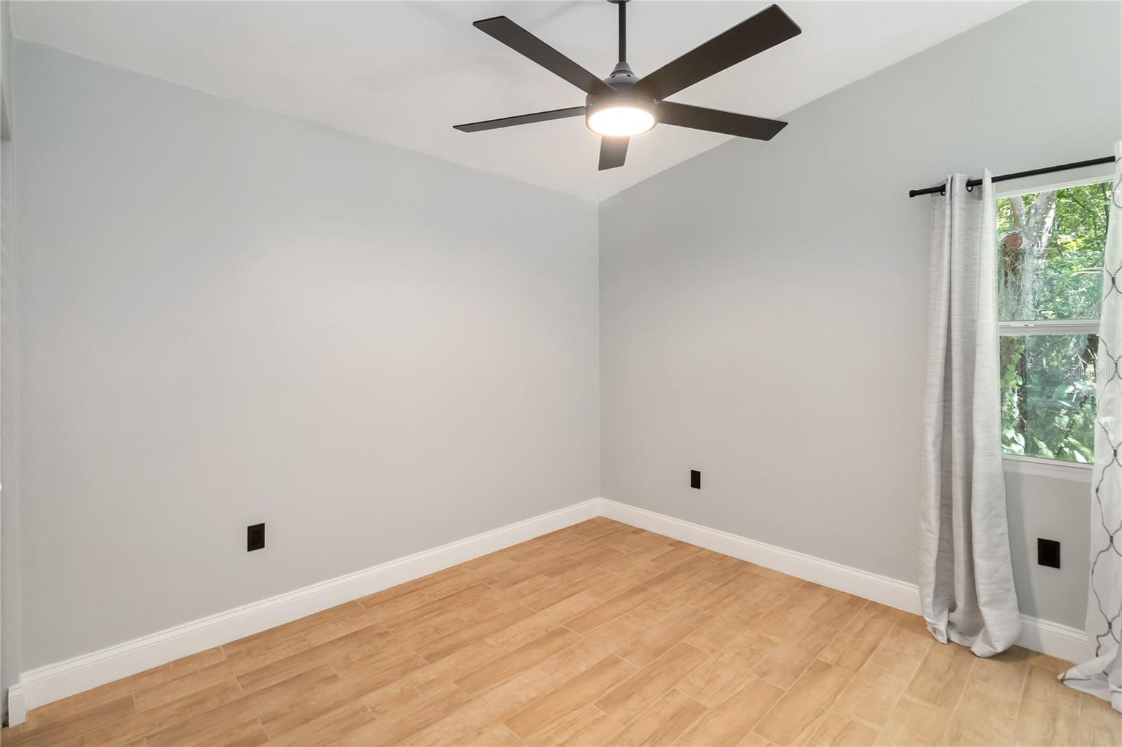 Image 22 of 56 For 2065 La Valley Ln