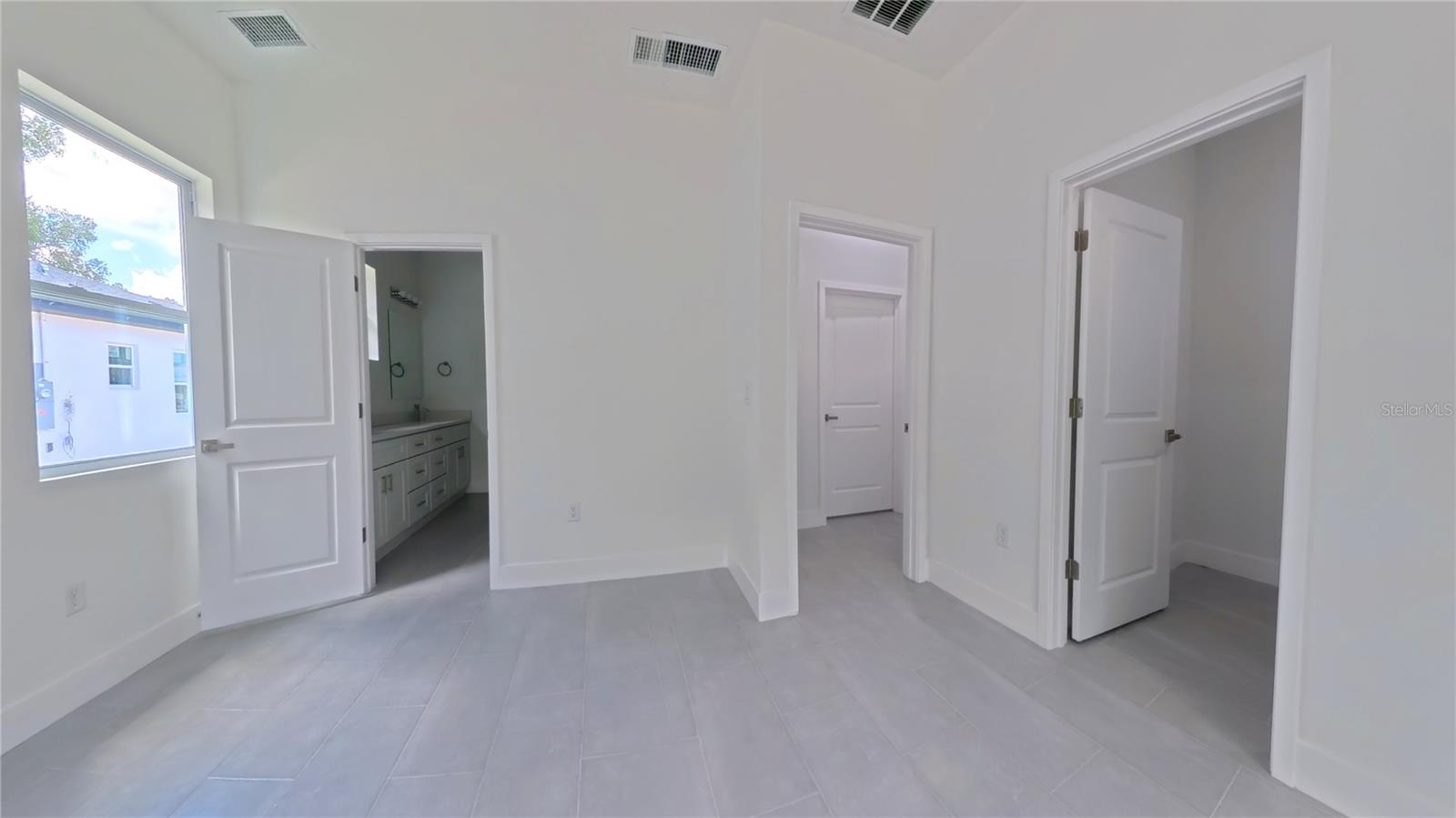 Image 11 of 17 For 20563 Rainbow Lakes Boulevard
