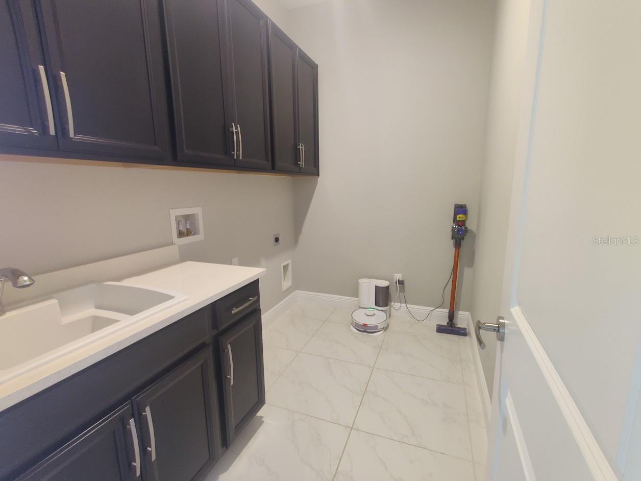 Image 23 of 49 For 8252 Ludington Circle